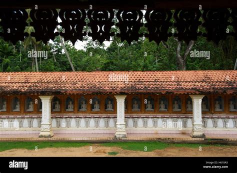 Vijayasundara Vilhara, Dambadeniya temple, Sri Lanka Stock Photo - Alamy