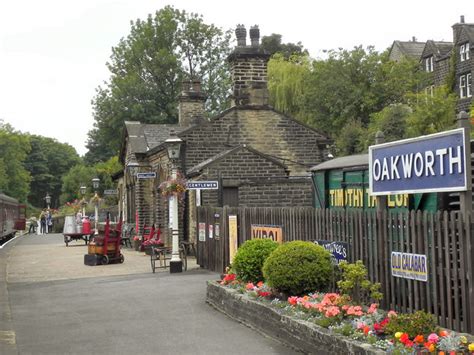 Oakworth Railway Station © David Dixon cc-by-sa/2.0 :: Geograph Britain ...