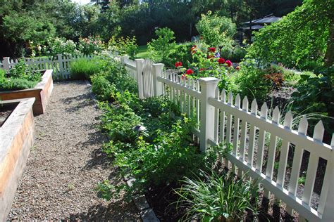 Stunning Traditional Picket Fence Garden Ideas : Furniture Ideas | DeltaAngelGroup