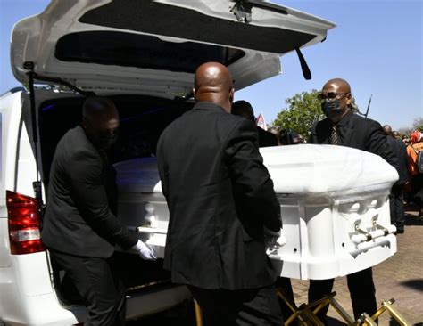 Chaos at funeral of Uzalo actress Gugu Gumede’s mom – Mourners break ...