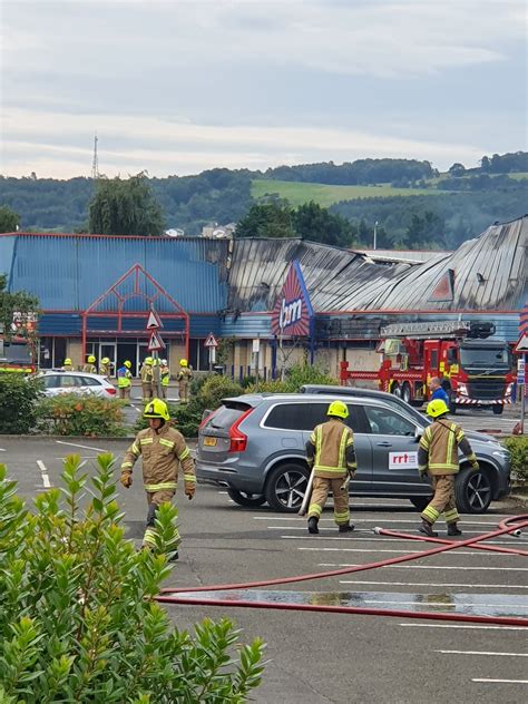 Animals evacuated from Pets at Home store in Perth as blaze rages ...