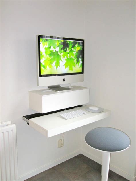 small DIY wall-mounted desk - Decoist