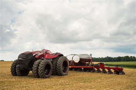 Autonomous tractor opens up exciting new ag-tech careers - Grain Central