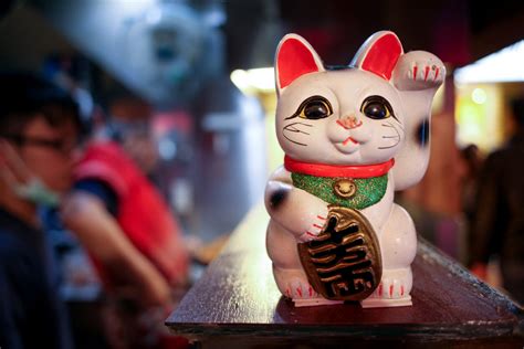 Maneki-neko: The History of the Japanese Lucky Cat - CatGazette