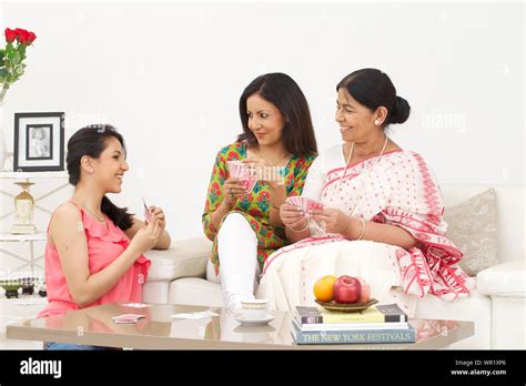 Family playing cards at home Stock Photo - Alamy