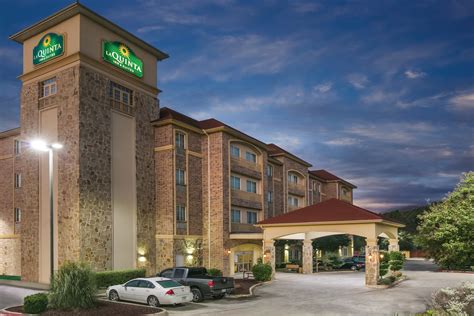 La Quinta Inn & Suites by Wyndham Dallas South-DeSoto | DeSoto, TX Hotels