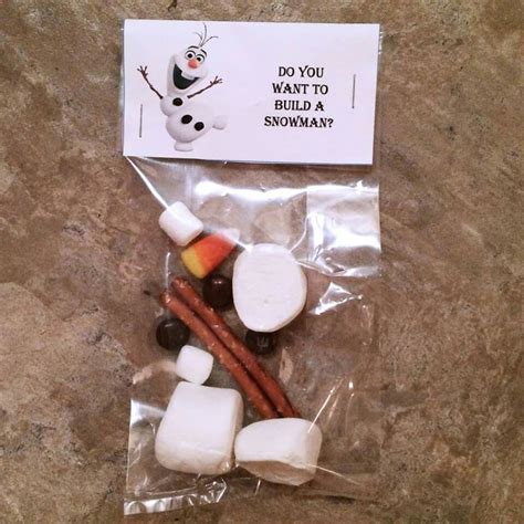 This would make a cute christmas party craft for the kids :) Funny Christmas Presents, Presents ...