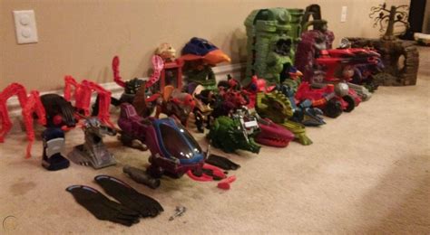 Lot of 28 masters of the universe He-Man vehicles and playsets ...