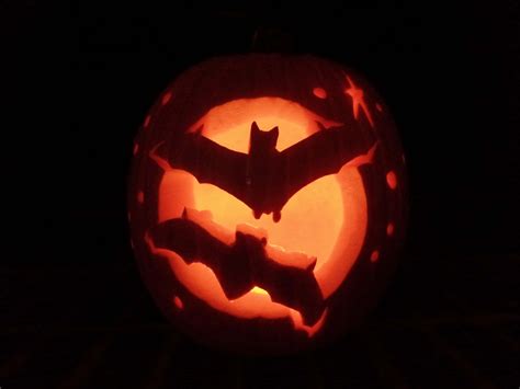 Download Pumpkin Carving Batman Logo Pictures 4608 x 3456 | Wallpapers.com