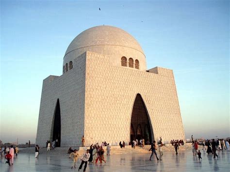 6 Best Places to Visit in Pakistan for Your First Trip