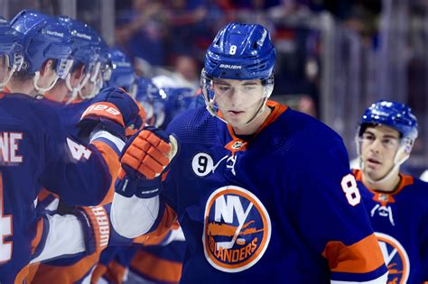 What are the New York Islanders doing with free agency?