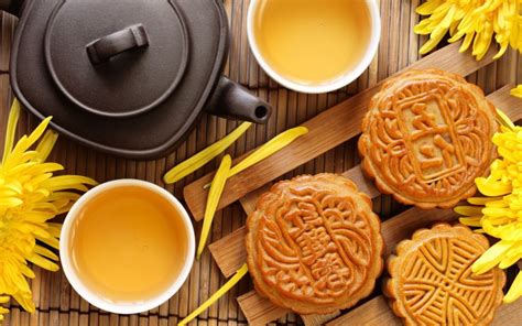 Chinese Mid-Autumn Festival and Moon Cakes