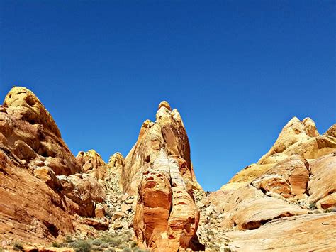 Valley of Fire White Domes trail 6 - Organize and Decorate Everything