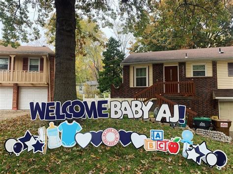 Our Favorite Ways to Welcome Home Baby with Yard Signs and More