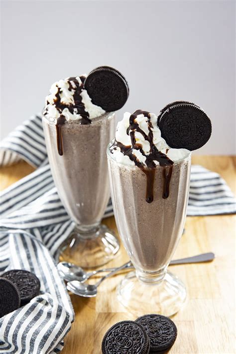 Oreo Milkshake Recipe - The Salty Marshmallow