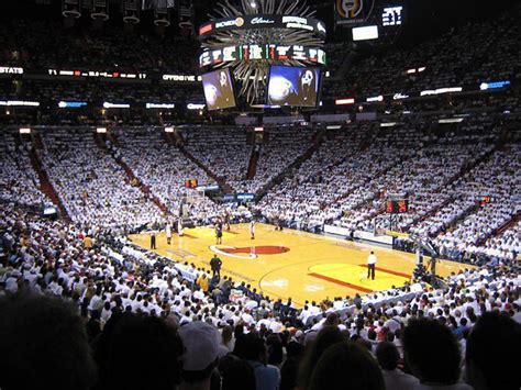 Bring back the “White Hot Heat” playoffs theme!! Such a vibe 🔥 : r/heat