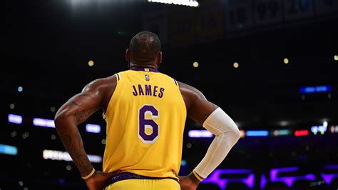 Report: Lakers' LeBron James out at least one week with abdominal strain | RSN