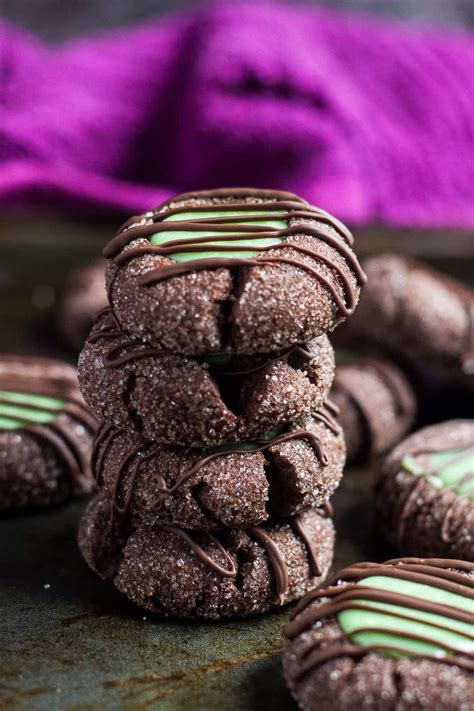 Mint Chocolate Thumbprint Cookies - Deliciously soft, mint-infused chocolate cookies with a crea ...