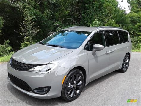 Ceramic Grey 2020 Chrysler Pacifica Touring L Exterior Photo #138886733 | GTCarLot.com