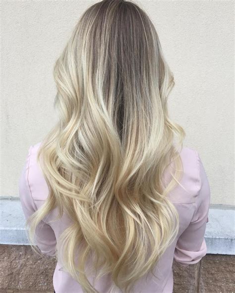 Long Platinum Blonde Balayage Hair | Balayage hair blonde long, Hair color balayage, Platinum ...