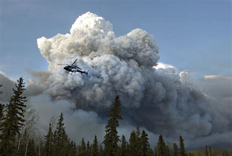 Forest fires rage in Fort McMurray, Alberta