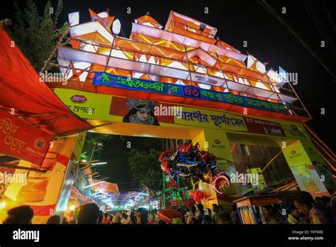 Durga puja celebration in Dhaka, Bangladesh Stock Photo - Alamy