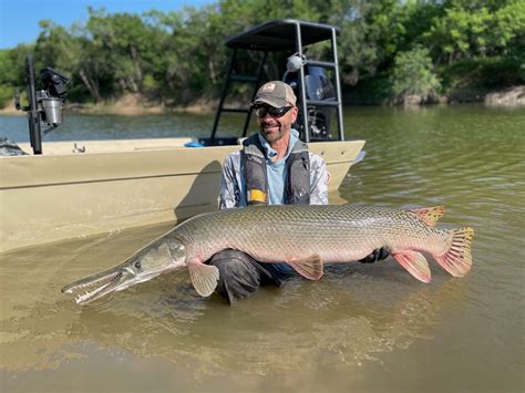 Fly Fishing for Alligator Gar | Trinity River Fishing | David Graham