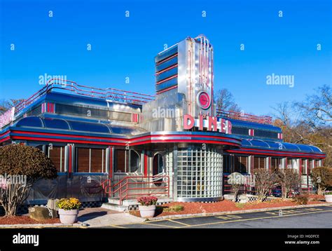 American diner exterior hi-res stock photography and images - Alamy