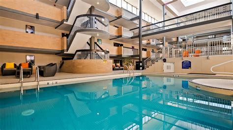 Calgary AB Hotel | Best Western Plus Village Park Inn| Hotels near University of Calgary