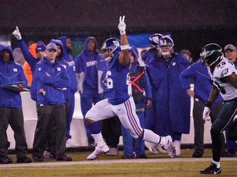 WATCH: Saquon Barkley shows off insane athleticism with stunning pool jump