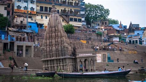 The ‘Leaning Temple of Varanasi’