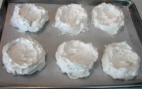 The Iowa Housewife: Swiss Meringue Shells