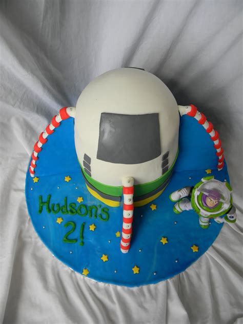 Jesicakes: Buzz Lightyear Spaceship Cake!