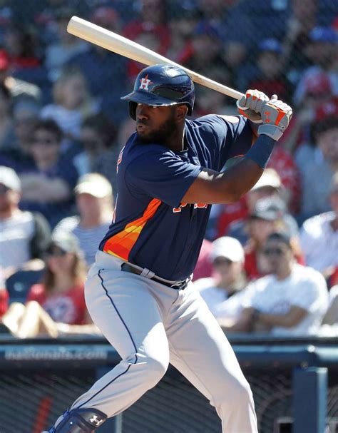 Astros' Yordan Alvarez says he played through knee pain in 2019