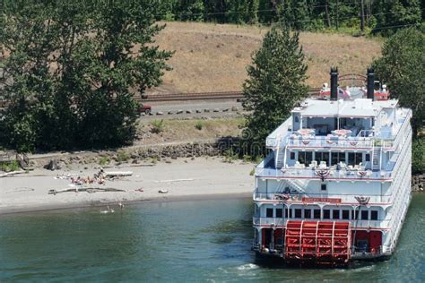 Detailed View on Paddlewheel Cruise Boat American Pride on Columbia ...