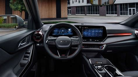 2025 Chevrolet Equinox Gets Traverse Looks, More Standard Driver ...