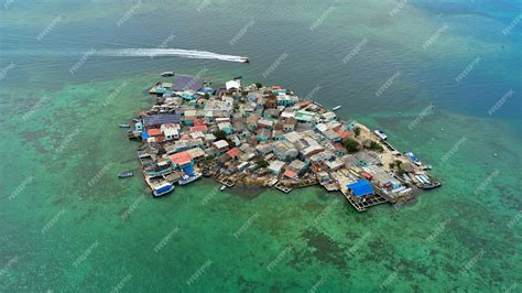 Premium Photo | Aerial shot of the santa cruz del islote island in colombia