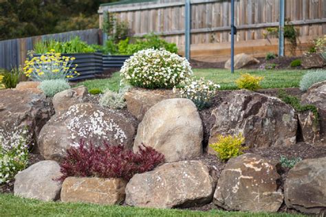 31 Best Garden Rocks & Tips on Choosing Rocks for Gardens