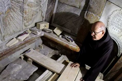 Archaeologists Open The Tomb Of Jesus For The First Time In Hundreds of ...