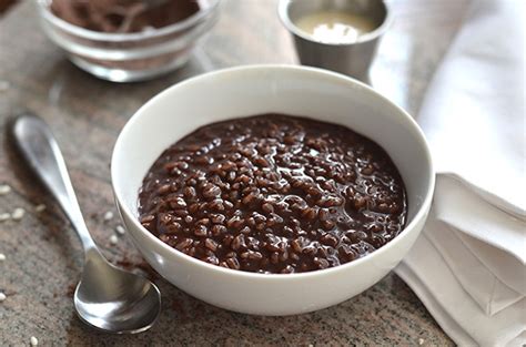 Champorado (Filipino Chocolate Rice Pudding) Recipe - Hungry Huy