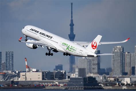 Japan Airline Flight Forced to U-Turn Minutes Before Landing Due to Curfew - Bloomberg