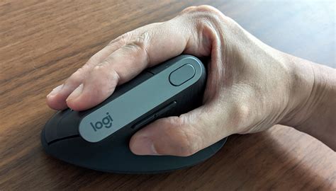 Geek Review: Logitech MX Vertical | Geek Culture