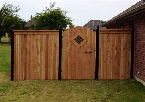 wooden fence styles pictures - A Guide to Different Wood Fence Styles Buzz Custom Fence - WoodsInfo