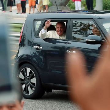 Pope's Tiny Car Fascinates South Koreans - NBC News