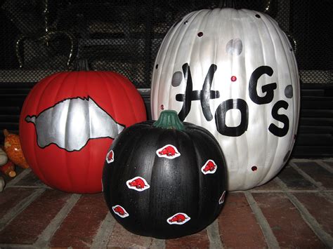 Razorback Pumpkins...Love em! | Arkansas razorbacks crafts, Pretty pumpkins, Pumpkin decorating