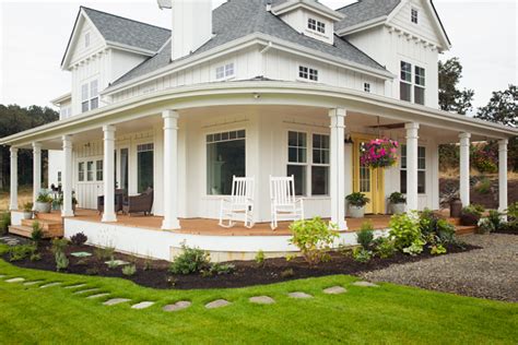 Farmhouse with Front Porch - Home Bunch Interior Design Ideas