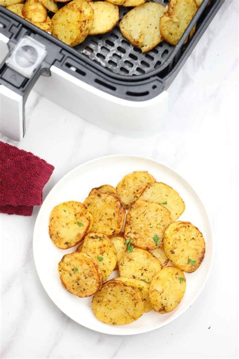 Air Fryer Sliced Potatoes (Potato Slices In Air Fryer) - Recipe Vibes