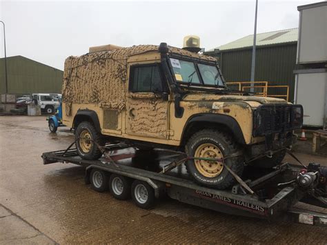 Landrover Defender: Land Rover Snatch 2a Defender 110 Armoured