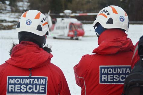 Parked cars block vital access for Lake District mountain rescue team ...