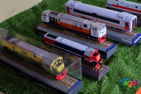 Pemuda Tegal Ini Jago Bikin Miniatur Kereta Api | infotegal